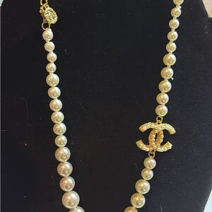 Pearl Necklace with Gold Accents